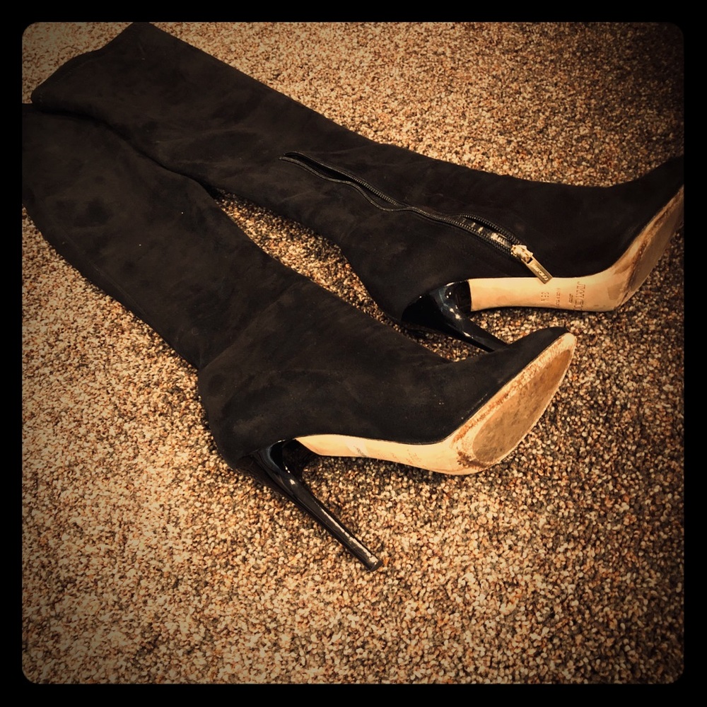Jimmy Choo size 6 1/2    Tall boots over the knee.